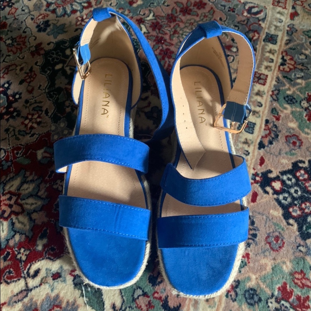 Super cute platform sandals never worn